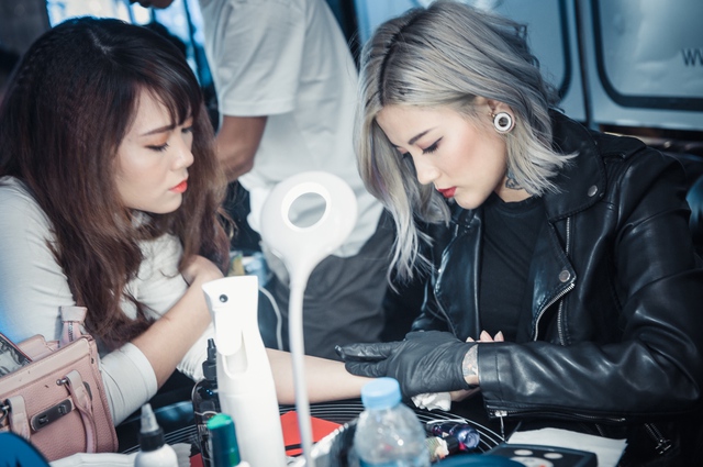 Bùng nổ âm nhạc, đắm chìm trong thế giới màu sắc tại Tattoo Show - Ảnh 1. Bùng nổ âm nhạc, đắm chìm trong thế giới màu sắc tại Tattoo Show - Ảnh 1.