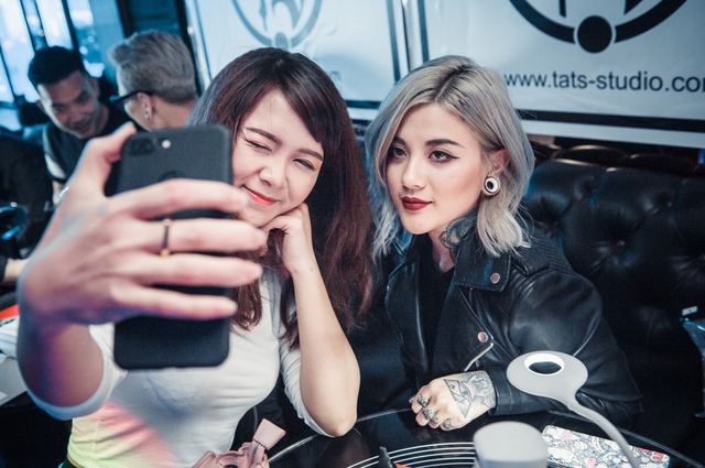 Bùng nổ âm nhạc, đắm chìm trong thế giới màu sắc tại Tattoo Show - Ảnh 4. Bùng nổ âm nhạc, đắm chìm trong thế giới màu sắc tại Tattoo Show - Ảnh 4.