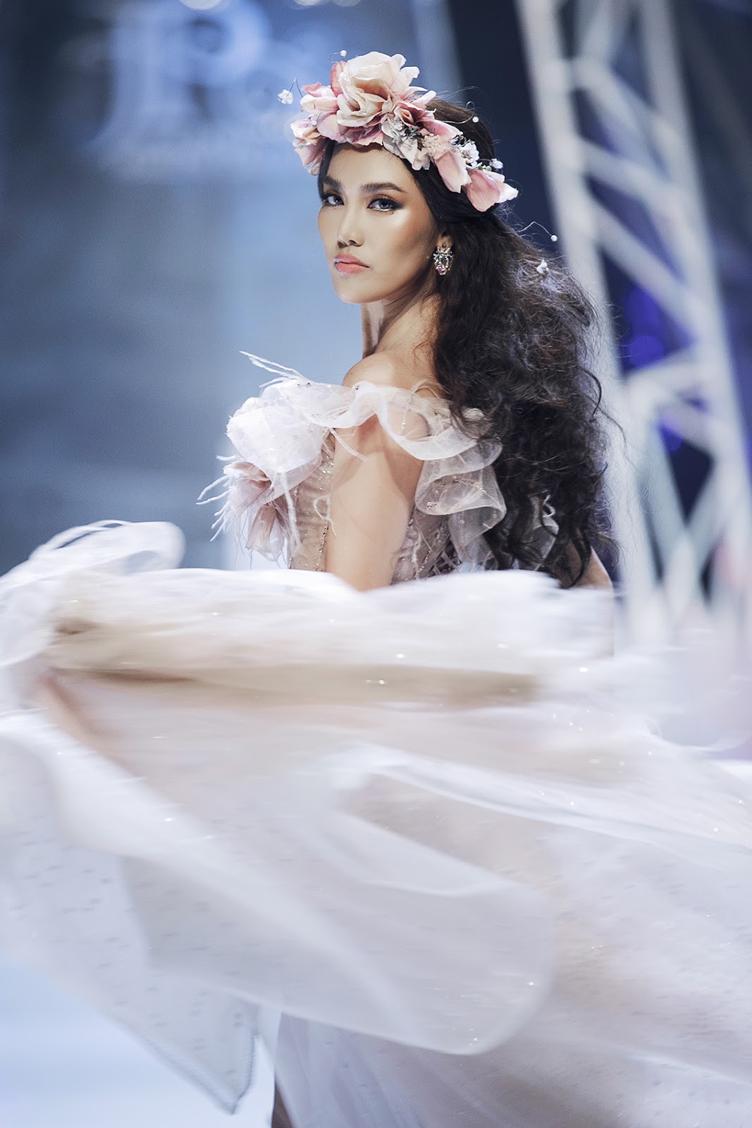 Doanh nhân Di Băng ra mắt dòng mỹ phẩm Yuki Makeup trong liveshow Joli Poli - Ảnh 7. Doanh nhân Di Băng ra mắt dòng mỹ phẩm Yuki Makeup trong liveshow Joli Poli - Ảnh 7.