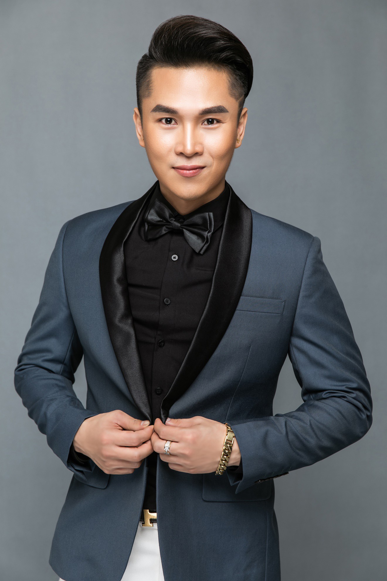 Ca sĩ Du Thiên tung bộ ảnh khoe vẻ điển trai đốn tim fan - Ảnh 5. Ca sĩ Du Thiên tung bộ ảnh khoe vẻ điển trai đốn tim fan - Ảnh 5.