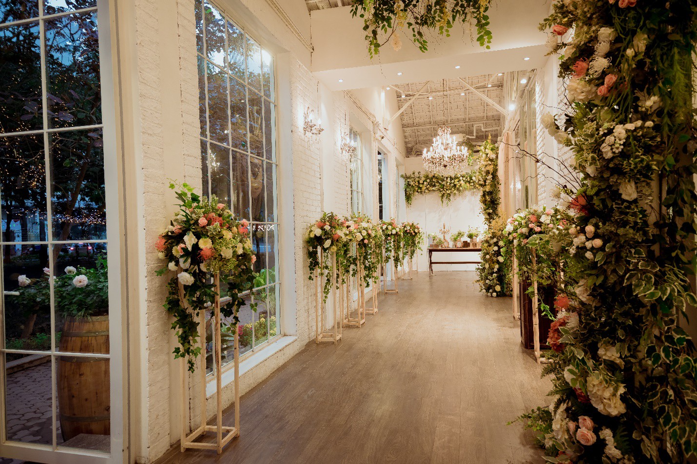Bỏ túi địa điểm tổ chức tiệc cưới theo phong cách hoàn toàn khác biệt: “Ngôi nhà nhỏ giữa rừng cây” dành cho giới trẻ Hà Nội - Ảnh 5. Bỏ túi địa điểm tổ chức tiệc cưới theo phong cách hoàn toàn khác biệt: “Ngôi nhà nhỏ giữa rừng cây” dành cho giới trẻ Hà Nội - Ảnh 5.
