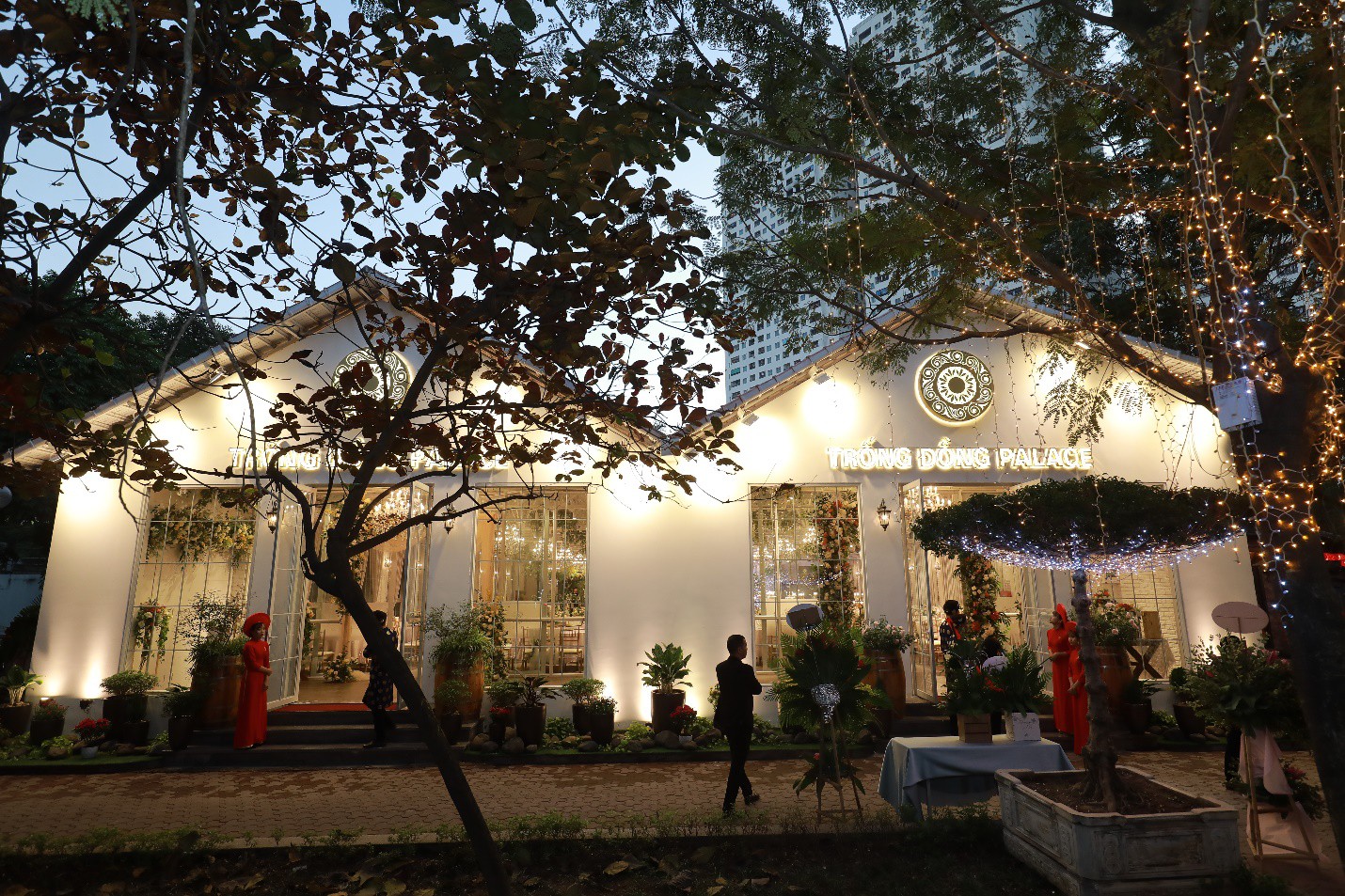 Bỏ túi địa điểm tổ chức tiệc cưới theo phong cách hoàn toàn khác biệt: “Ngôi nhà nhỏ giữa rừng cây” dành cho giới trẻ Hà Nội - Ảnh 1. Bỏ túi địa điểm tổ chức tiệc cưới theo phong cách hoàn toàn khác biệt: “Ngôi nhà nhỏ giữa rừng cây” dành cho giới trẻ Hà Nội - Ảnh 1.