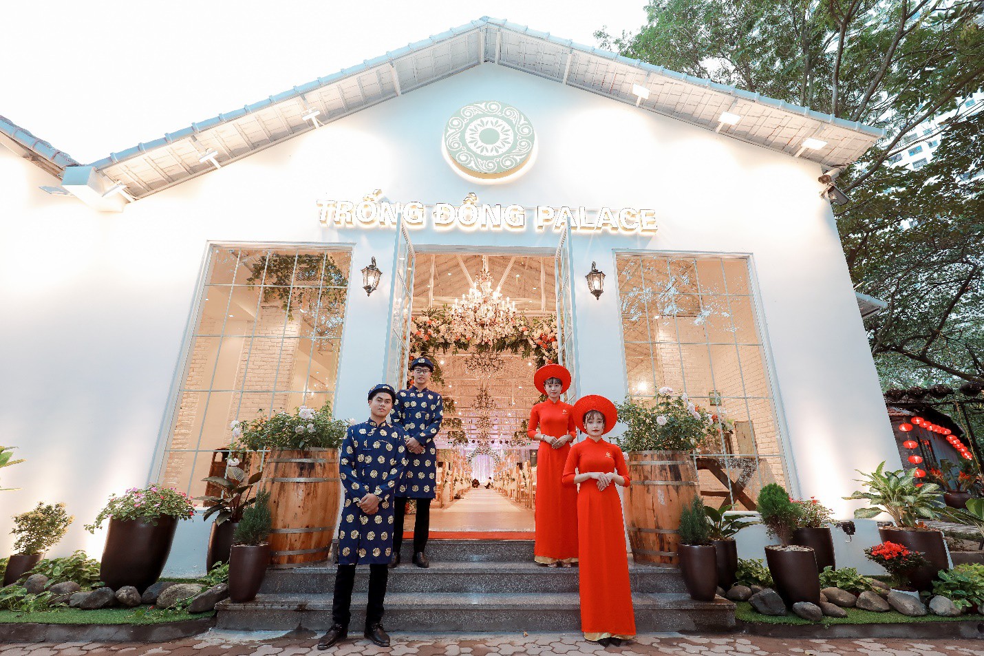 Bỏ túi địa điểm tổ chức tiệc cưới theo phong cách hoàn toàn khác biệt: “Ngôi nhà nhỏ giữa rừng cây” dành cho giới trẻ Hà Nội - Ảnh 8. Bỏ túi địa điểm tổ chức tiệc cưới theo phong cách hoàn toàn khác biệt: “Ngôi nhà nhỏ giữa rừng cây” dành cho giới trẻ Hà Nội - Ảnh 8.