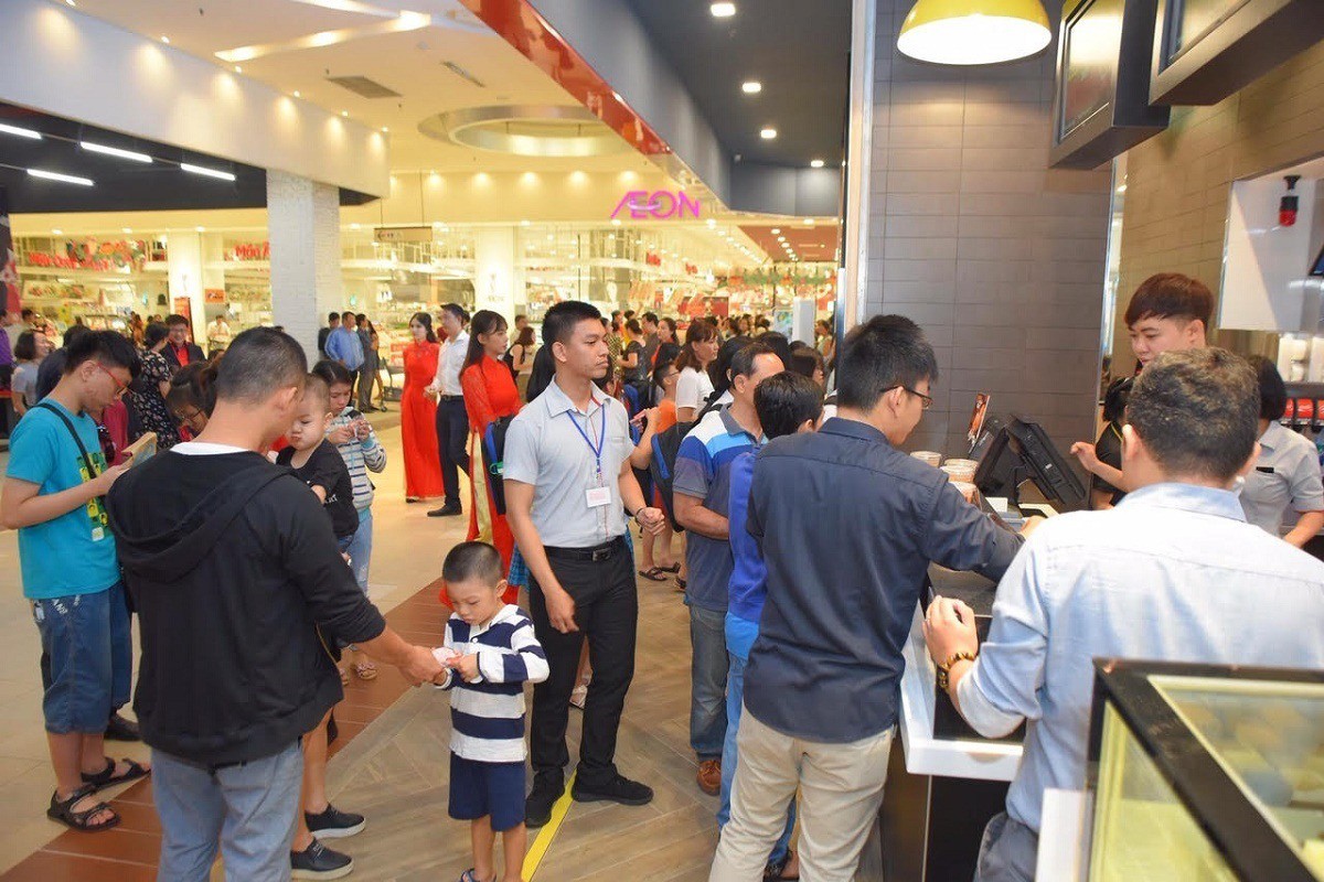 McDonald’s Việt Nam rộn ràng khai trương cửa hàng thứ 18 tại Aeon Celadon Tân Phú - Ảnh 2. McDonald’s Việt Nam rộn ràng khai trương cửa hàng thứ 18 tại Aeon Celadon Tân Phú - Ảnh 2.