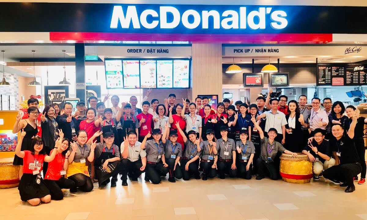 McDonald’s Việt Nam rộn ràng khai trương cửa hàng thứ 18 tại Aeon Celadon Tân Phú - Ảnh 3. McDonald’s Việt Nam rộn ràng khai trương cửa hàng thứ 18 tại Aeon Celadon Tân Phú - Ảnh 3.