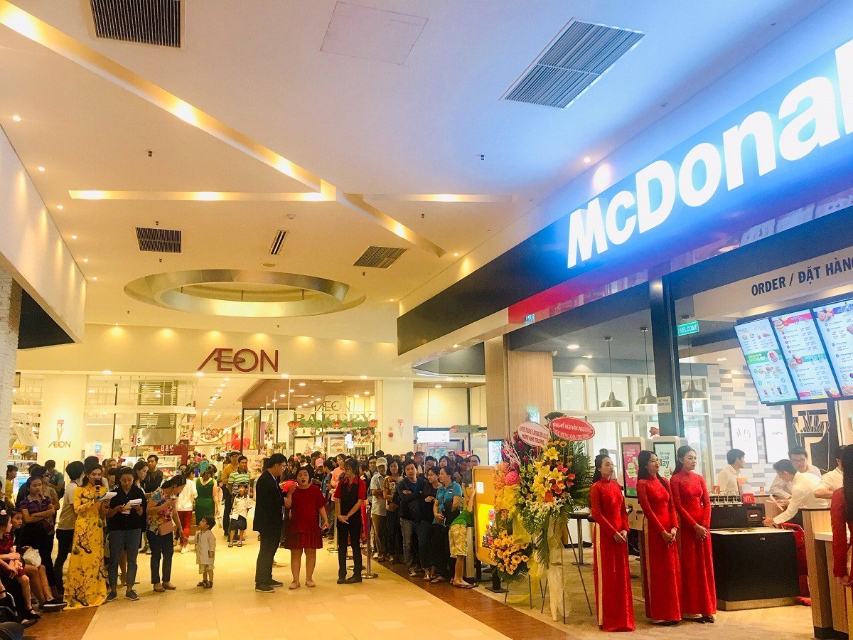 McDonald’s Việt Nam rộn ràng khai trương cửa hàng thứ 18 tại Aeon Celadon Tân Phú - Ảnh 4. McDonald’s Việt Nam rộn ràng khai trương cửa hàng thứ 18 tại Aeon Celadon Tân Phú - Ảnh 4.