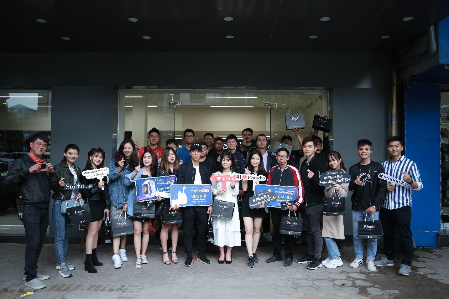 F.Studio trao 3 giải thưởng với tổng trị giá 16 triệu đồng cho iFan - Ảnh 6. F.Studio trao 3 giải thưởng với tổng trị giá 16 triệu đồng cho iFan - Ảnh 6.