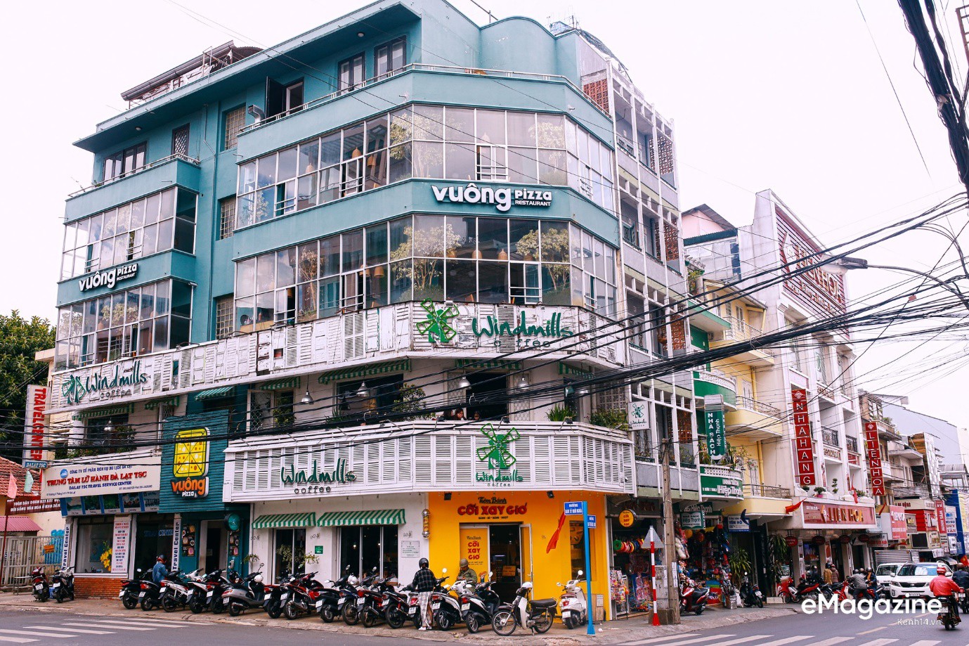 Chàng trai đứng sau bức tường vàng “huyền thoại” của Đà Lạt: “Để được tự do với đam mê, tôi phải cảm ơn ba mẹ rất nhiều” - Ảnh 3. Chàng trai đứng sau bức tường vàng “huyền thoại” của Đà Lạt: “Để được tự do với đam mê, tôi phải cảm ơn ba mẹ rất nhiều” - Ảnh 3.