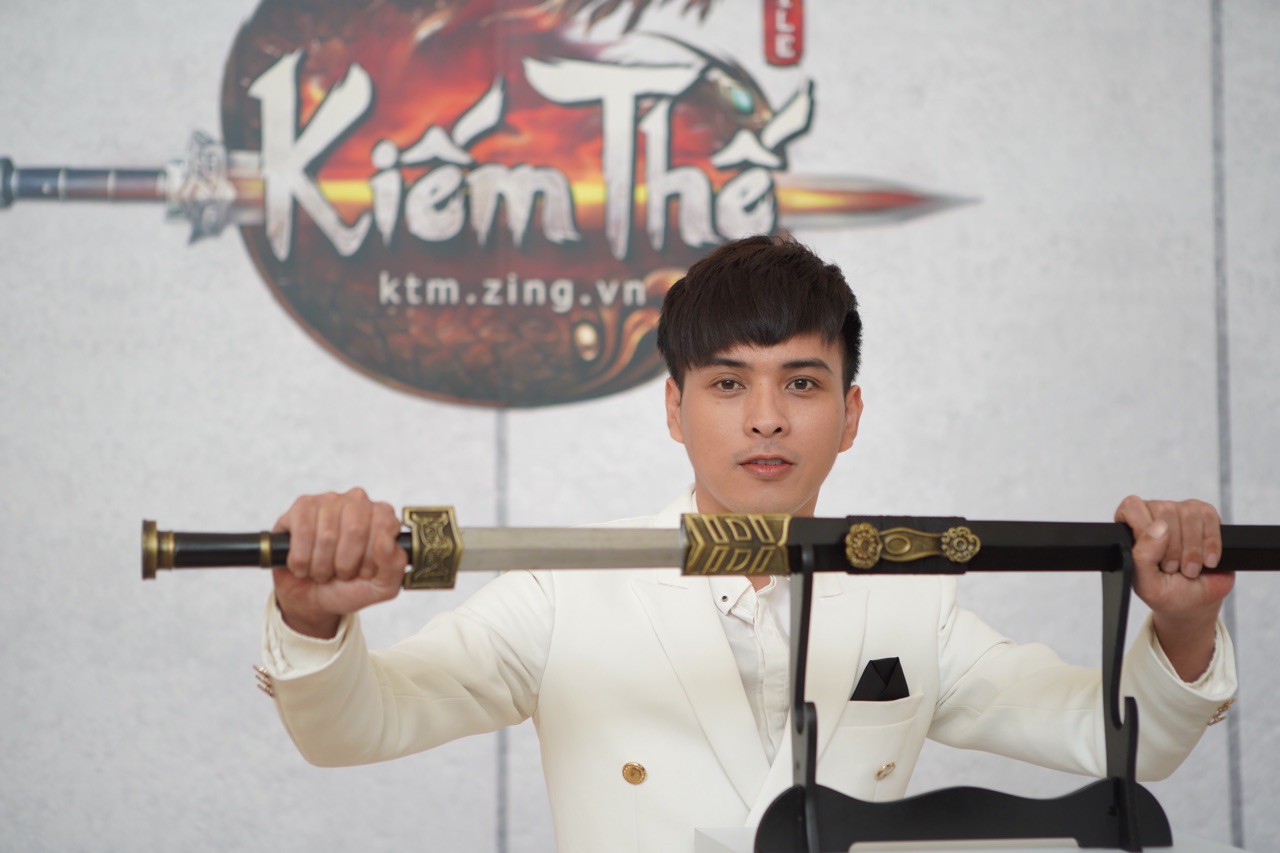 Lần đầu tiên làm đại hiệp, Hồ Quang Hiếu nói gì? - Ảnh 5. Lần đầu tiên làm đại hiệp, Hồ Quang Hiếu nói gì? - Ảnh 5.