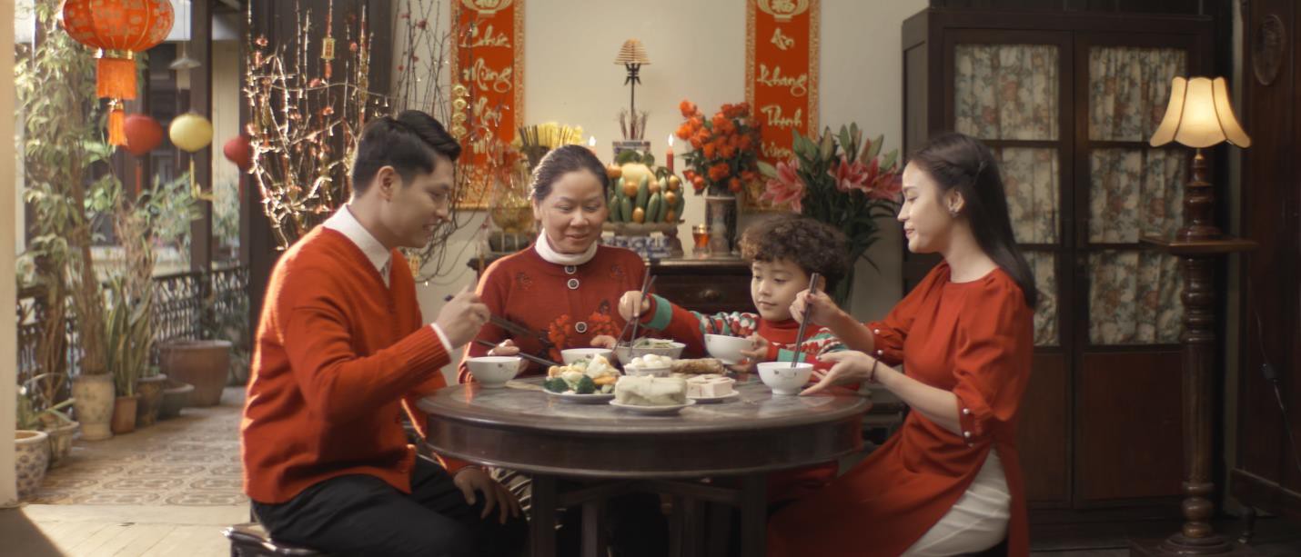 “Chỉ cần mẹ vui” - Phim ngắn đầy xúc động về mẹ được kể bằng giọng ca Hà Anh Tuấn - Ảnh 4. “Chỉ cần mẹ vui” - Phim ngắn đầy xúc động về mẹ được kể bằng giọng ca Hà Anh Tuấn - Ảnh 4.
