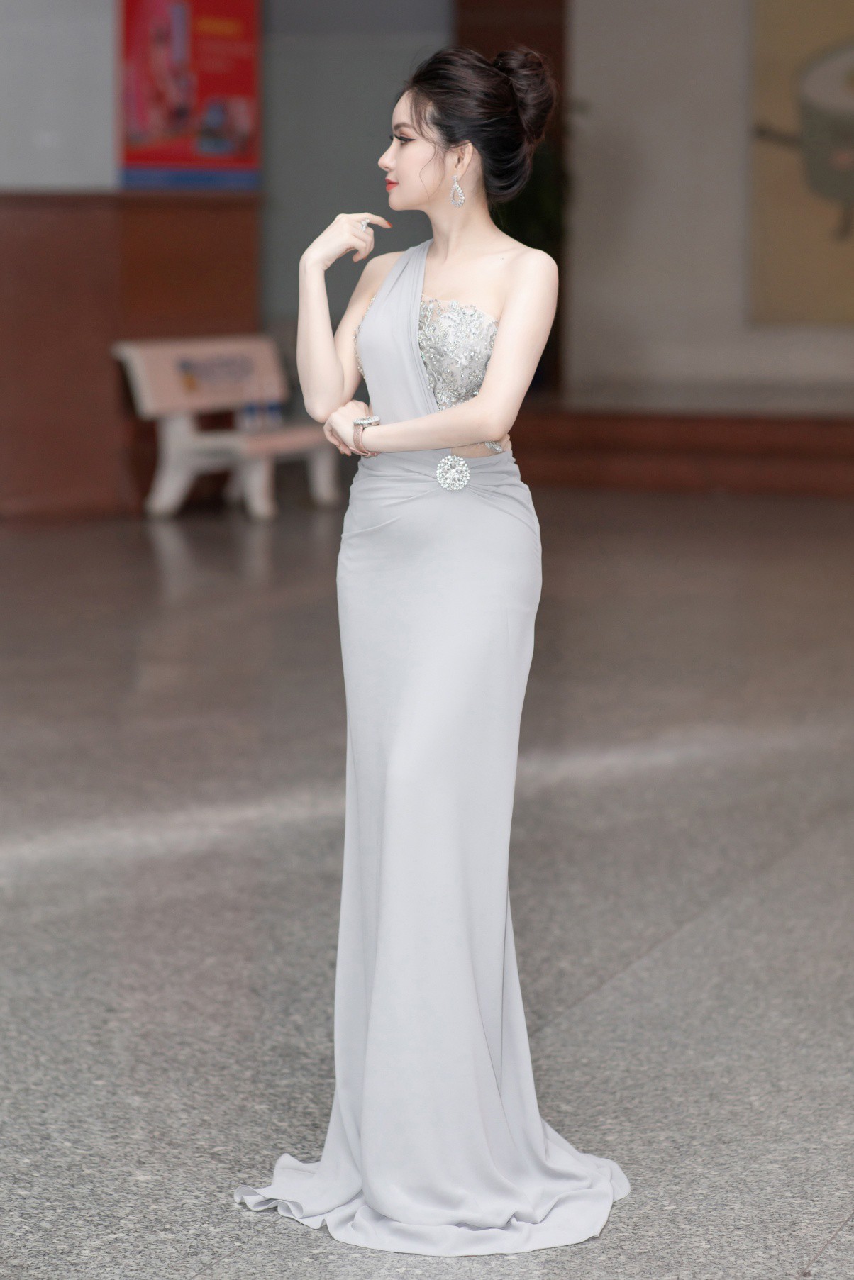 CEO – Doanh nhân Huyền Cò: Giám khảo quyền lực đêm Gala Chung kết Miss HUTECH 2019 - Ảnh 2. CEO – Doanh nhân Huyền Cò: Giám khảo quyền lực đêm Gala Chung kết Miss HUTECH 2019 - Ảnh 2.