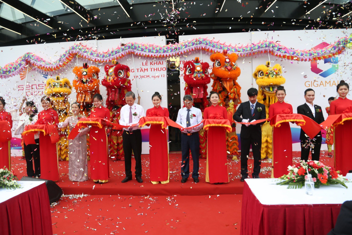 Tưng bừng khai trương trung tâm thương mại Gigamall - Ảnh 1. Tưng bừng khai trương trung tâm thương mại Gigamall - Ảnh 1.
