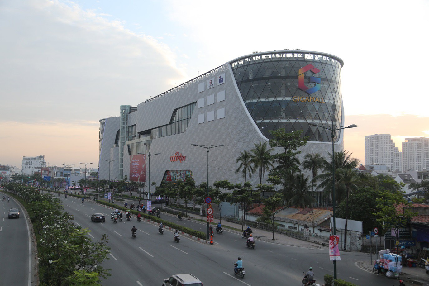 Tưng bừng khai trương trung tâm thương mại Gigamall - Ảnh 3. Tưng bừng khai trương trung tâm thương mại Gigamall - Ảnh 3.