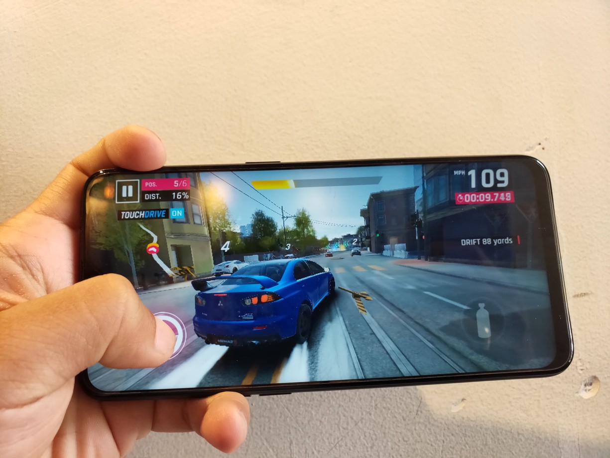 Lý do chọn smartphone có ram 8gb Realme 2 pro để giải trí mùa Tết - Ảnh 3. Lý do chọn smartphone có ram 8gb Realme 2 pro để giải trí mùa Tết - Ảnh 3.