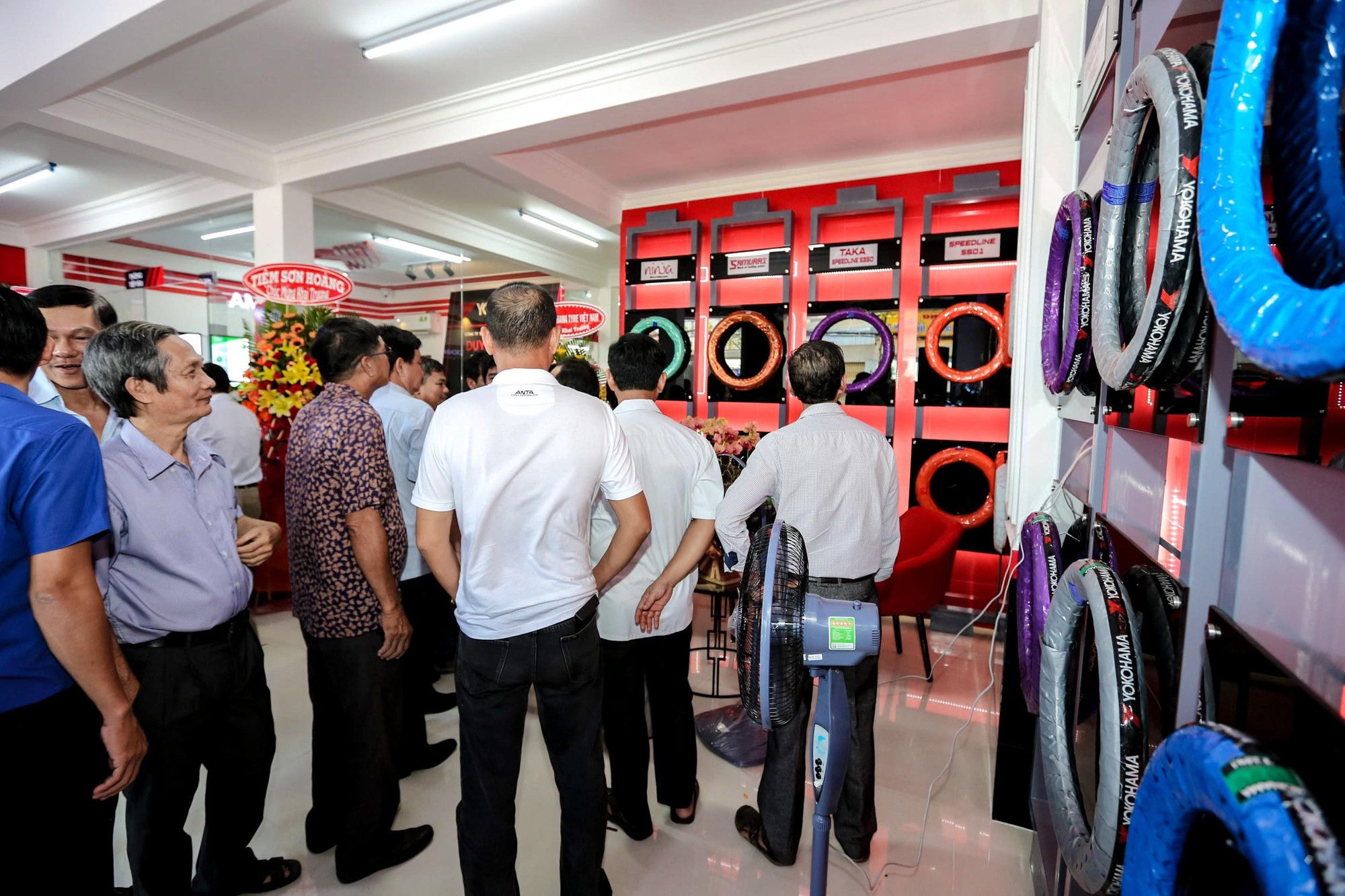 Khách hàng háo hức tham dự khai trương cửa hàng YIS đầu tiên ở Cần Thơ - Ảnh 4. Khách hàng háo hức tham dự khai trương cửa hàng YIS đầu tiên ở Cần Thơ - Ảnh 4.