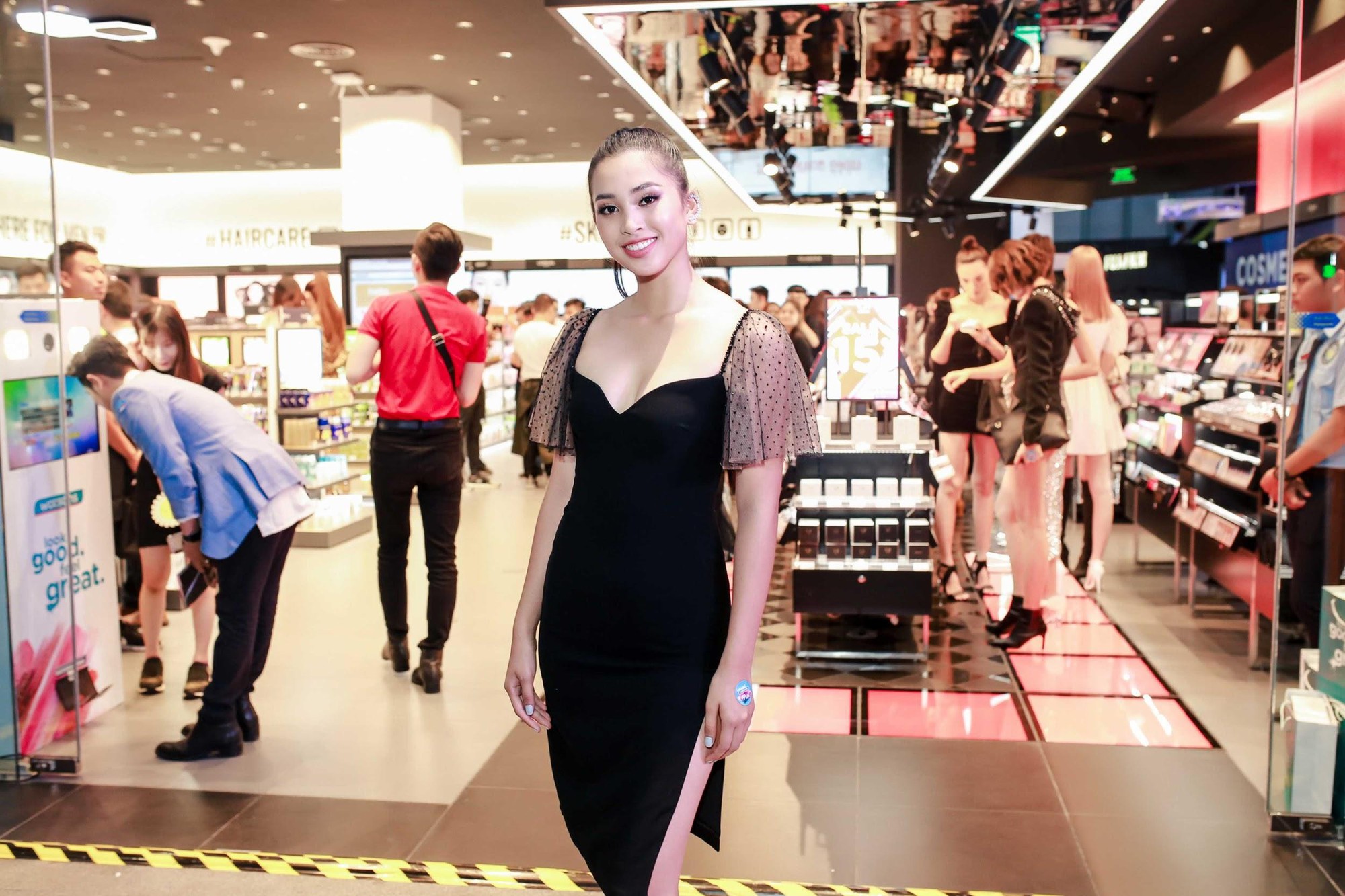 Hoa hậu Tiểu Vy cùng dàn hot face Việt hội tụ tại sự kiện khai trương Watsons Việt Nam - Ảnh 3. Hoa hậu Tiểu Vy cùng dàn hot face Việt hội tụ tại sự kiện khai trương Watsons Việt Nam - Ảnh 3.