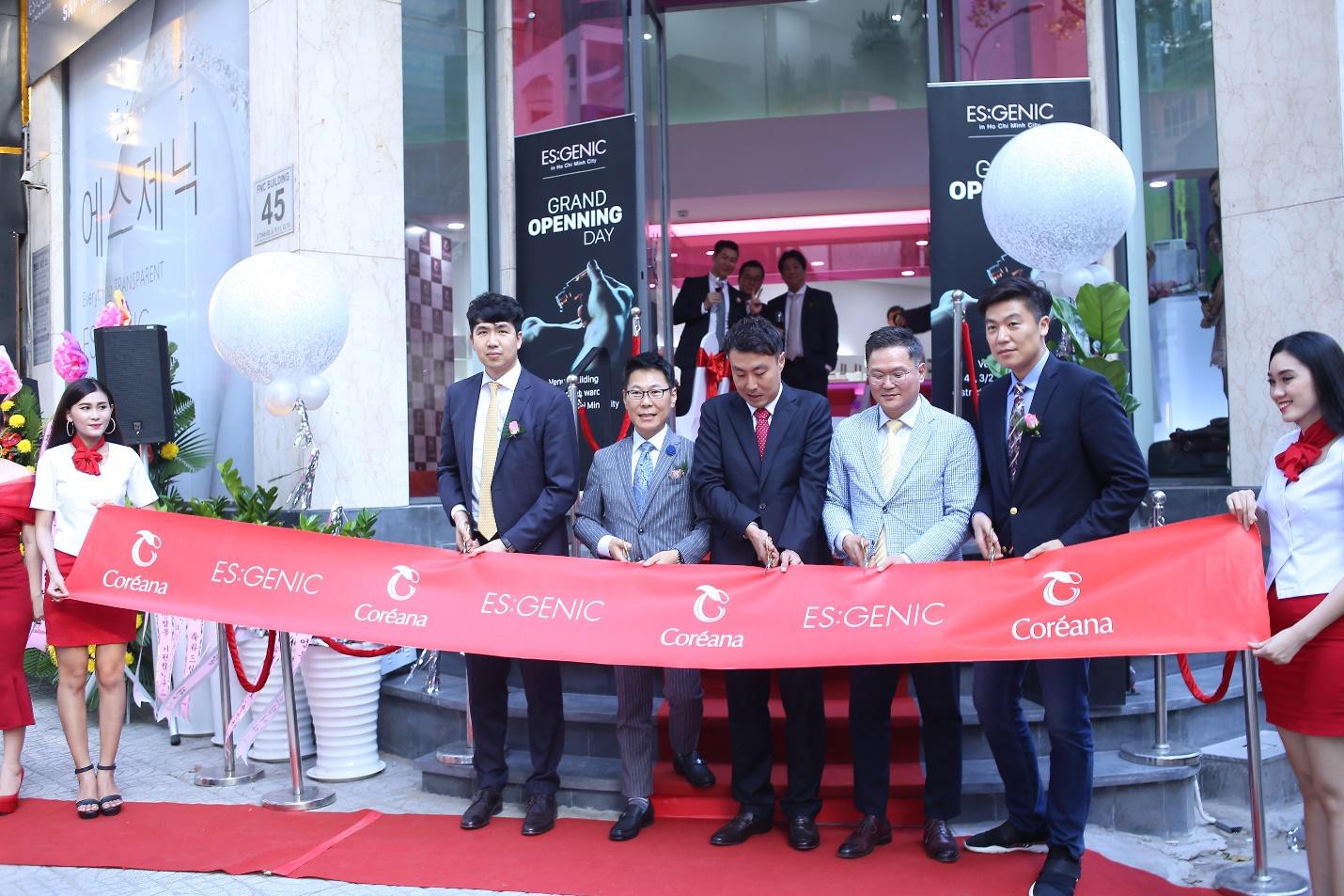 Ông trùm mỹ phẩm Hàn Quốc Coréana và màn ra mắt phái đẹp Việt với thương hiệu spa đẳng cấp - Ảnh 2. Ông trùm mỹ phẩm Hàn Quốc Coréana và màn ra mắt phái đẹp Việt với thương hiệu spa đẳng cấp - Ảnh 2.