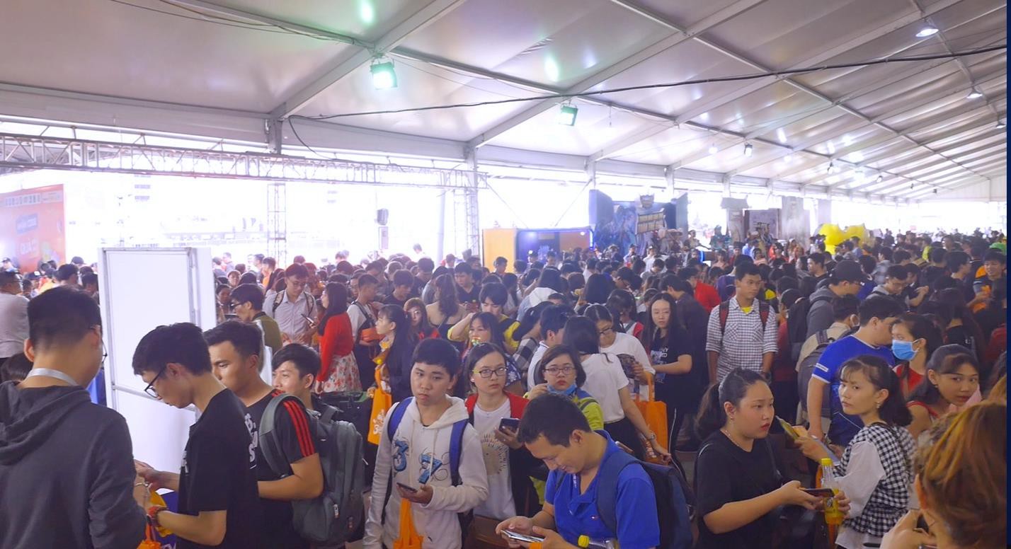 Sơn Tùng, Đen Vâu, Hồ Ngọc Hà cùng loạt sao Việt “đốt cháy” sân khấu ca nhạc hơn 40,000 khán giả - Ảnh 1. Sơn Tùng, Đen Vâu, Hồ Ngọc Hà cùng loạt sao Việt “đốt cháy” sân khấu ca nhạc hơn 40,000 khán giả - Ảnh 1.