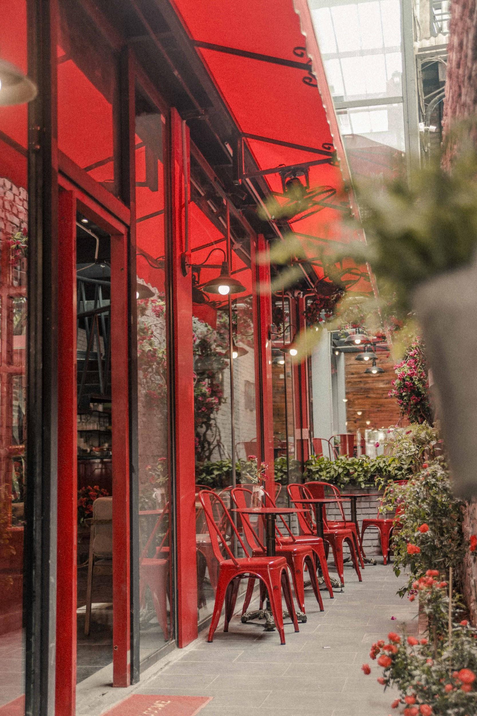Quán cà phê đỏ rực như Paris tại Hà Nội mà bạn nhất định phải check-in dịp Tết này - Ảnh 3. Quán cà phê đỏ rực như Paris tại Hà Nội mà bạn nhất định phải check-in dịp Tết này - Ảnh 3.
