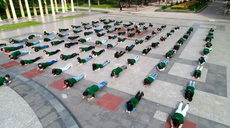 Hàng nghìn nhân viên VPBank cùng nhau plank chào năm mới nhiều năng lượng - Ảnh 3. Hàng nghìn nhân viên VPBank cùng nhau plank chào năm mới nhiều năng lượng - Ảnh 3.