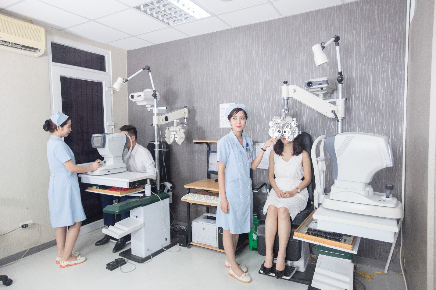 Ưu đãi lớn nhất năm đến 49%, bạn ngại gì mà không “bỏ cặp kính cận, tút lại nhan sắc đón xuân” - Ảnh 3. Ưu đãi lớn nhất năm đến 49%, bạn ngại gì mà không “bỏ cặp kính cận, tút lại nhan sắc đón xuân” - Ảnh 3.