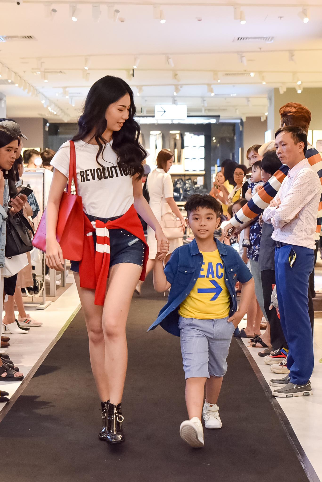 Hà Tăng rạng rỡ xuất hiện cùng chồng trong sự kiện khai trương cửa hàng OVS đầu tiên tại Việt Nam - Ảnh 9. Hà Tăng rạng rỡ xuất hiện cùng chồng trong sự kiện khai trương cửa hàng OVS đầu tiên tại Việt Nam - Ảnh 9.