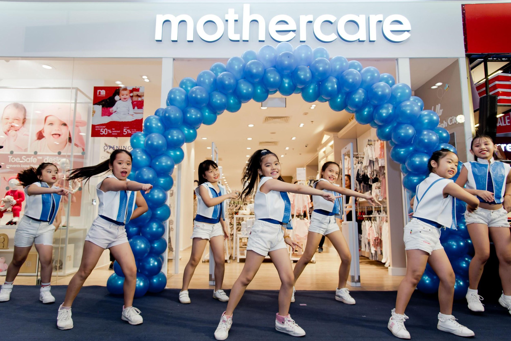 Siêu mẫu Hà Anh cùng vợ chồng Hà Tăng khám phá “đại bản doanh” - Flagship Store quy mô nhất của Mothercare - Ảnh 8. Siêu mẫu Hà Anh cùng vợ chồng Hà Tăng khám phá “đại bản doanh” - Flagship Store quy mô nhất của Mothercare - Ảnh 8.