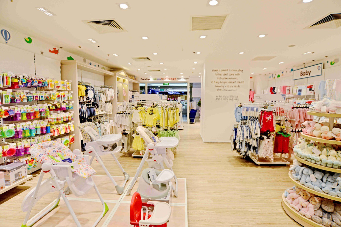 Siêu mẫu Hà Anh cùng vợ chồng Hà Tăng khám phá “đại bản doanh” - Flagship Store quy mô nhất của Mothercare - Ảnh 10. Siêu mẫu Hà Anh cùng vợ chồng Hà Tăng khám phá “đại bản doanh” - Flagship Store quy mô nhất của Mothercare - Ảnh 10.