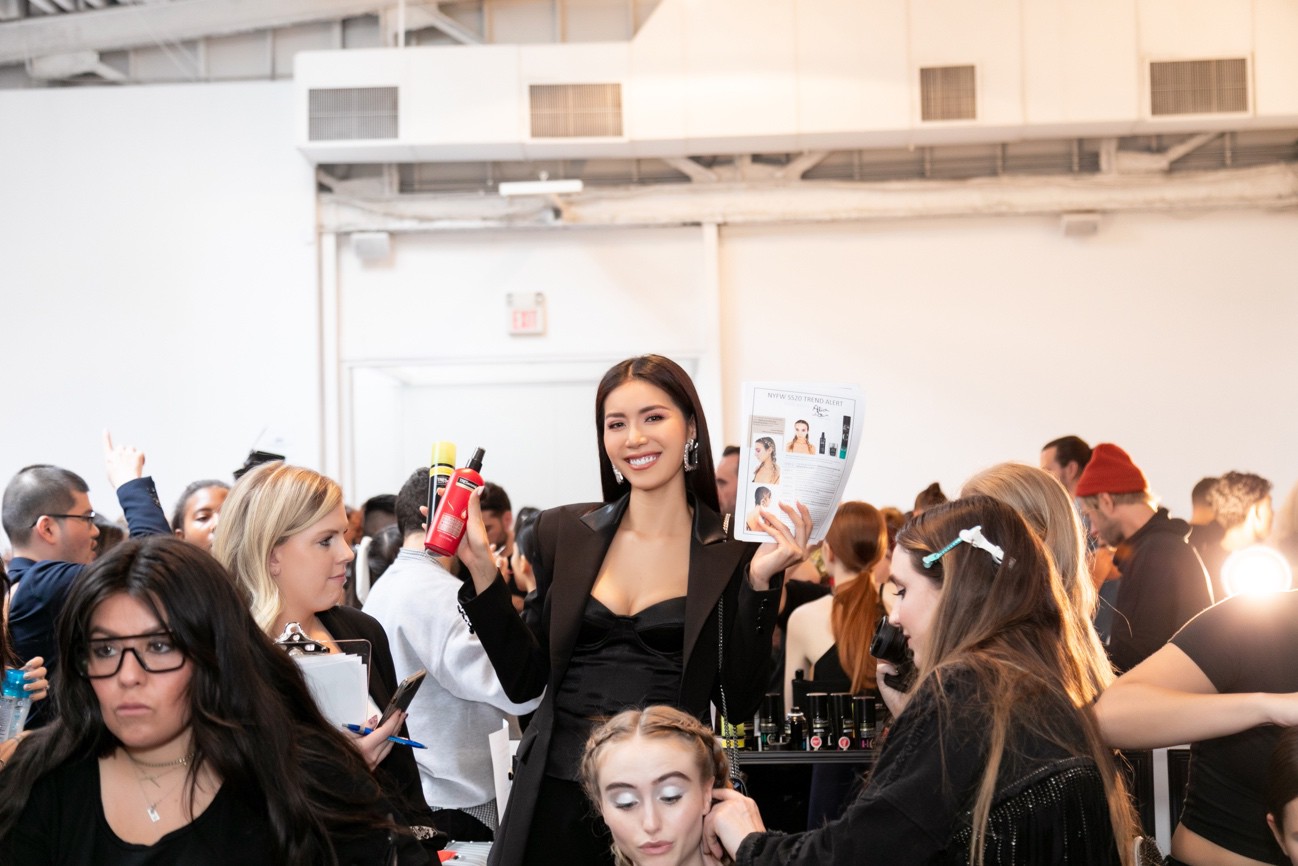 Minh Tú, Hồng Xuân ghi dấu ấn nhờ thần thái đỉnh cao tại New York Fashon Week - Ảnh 5. Minh Tú, Hồng Xuân ghi dấu ấn nhờ thần thái đỉnh cao tại New York Fashon Week - Ảnh 5.