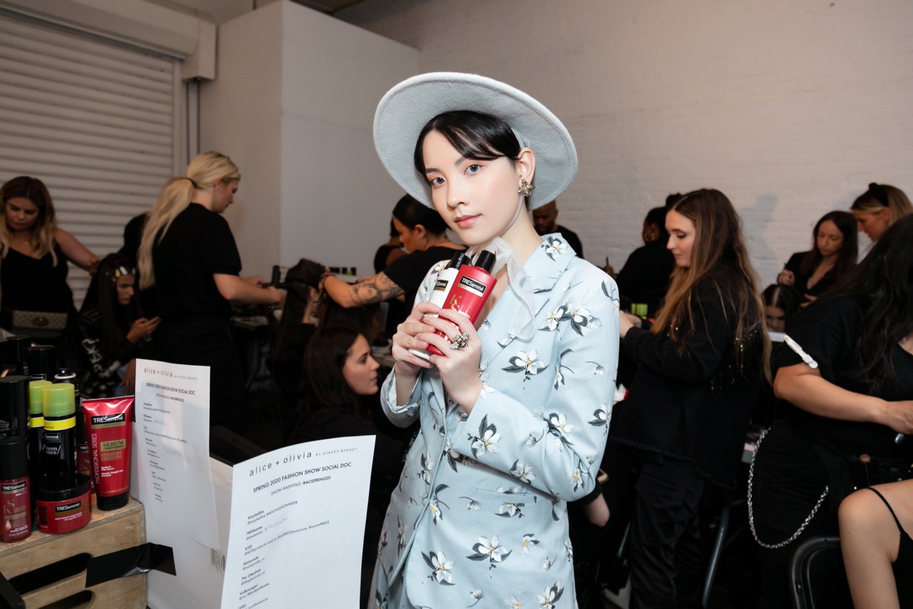 Minh Tú, Hồng Xuân ghi dấu ấn nhờ thần thái đỉnh cao tại New York Fashon Week - Ảnh 6. Minh Tú, Hồng Xuân ghi dấu ấn nhờ thần thái đỉnh cao tại New York Fashon Week - Ảnh 6.