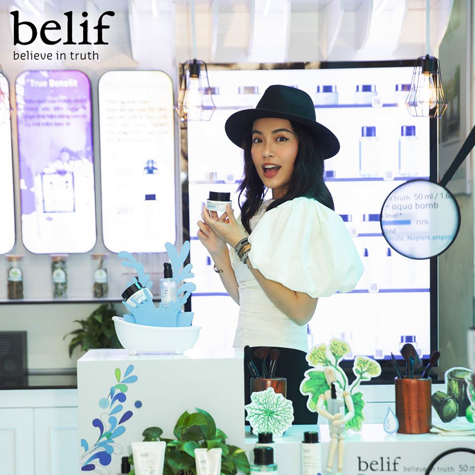 Cùng belif và blogger The Makeaholics, Lê Hà Trúc đem gian hàng chăm sóc da thảo mộc đến các trường đại học - Ảnh 3. Cùng belif và blogger The Makeaholics, Lê Hà Trúc đem gian hàng chăm sóc da thảo mộc đến các trường đại học - Ảnh 3.