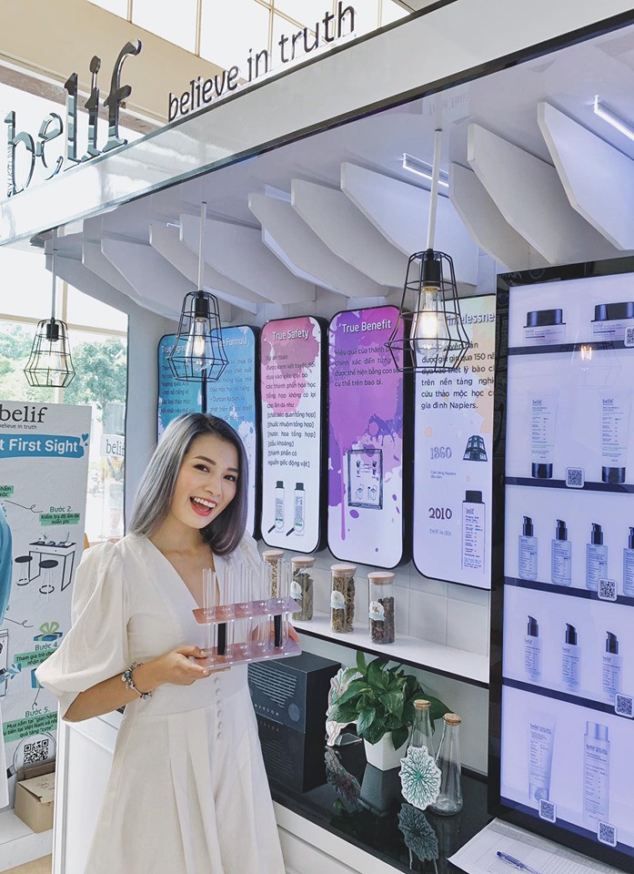 Cùng belif và blogger The Makeaholics, Lê Hà Trúc đem gian hàng chăm sóc da thảo mộc đến các trường đại học - Ảnh 5. Cùng belif và blogger The Makeaholics, Lê Hà Trúc đem gian hàng chăm sóc da thảo mộc đến các trường đại học - Ảnh 5.