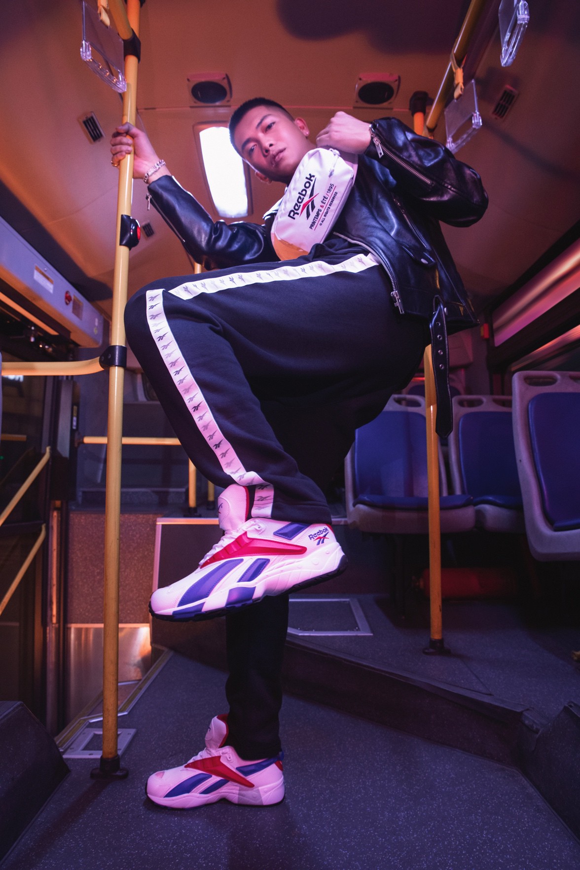 “Tình bể bình” như Big Daddy, Emily trong bộ lookbook mới cùng Reebok Interval - Ảnh 5. “Tình bể bình” như Big Daddy, Emily trong bộ lookbook mới cùng Reebok Interval - Ảnh 5.