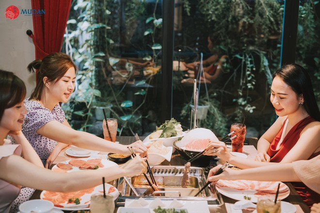 Ngày mưa thử đi check-in ở nhà hàng lẩu theo phong cách cổ trang xịn xò đất Đà thành - Ảnh 11. Ngày mưa thử đi check-in ở nhà hàng lẩu theo phong cách cổ trang xịn xò đất Đà thành - Ảnh 11.