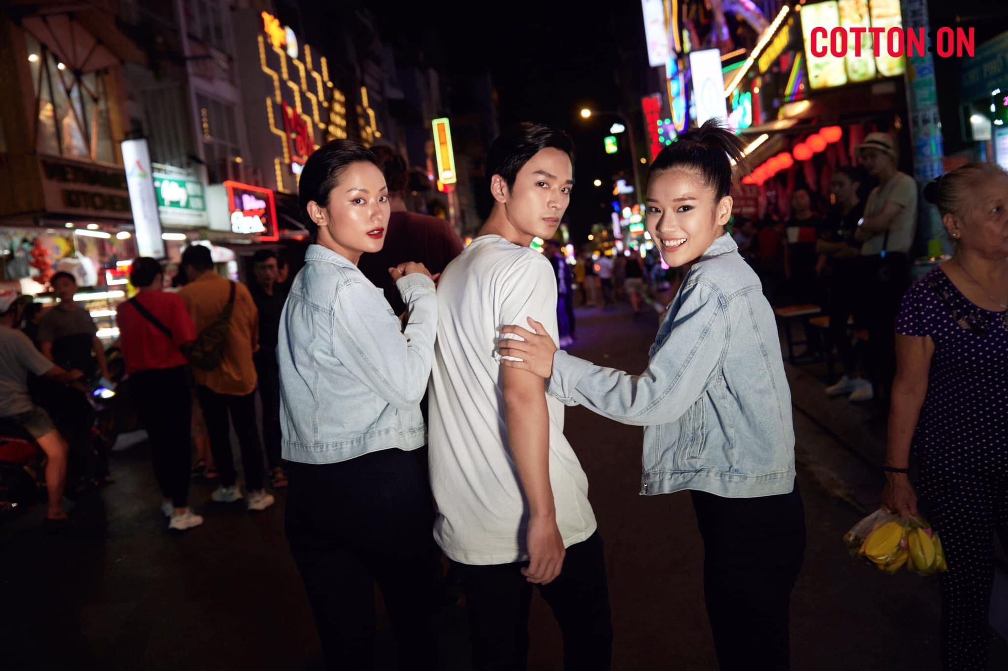 Có một Sài Gòn của COTTON:ON dung dị và thân thương đến thế qua bộ ảnh “Hello Saigon” - Ảnh 11. Có một Sài Gòn của COTTON:ON dung dị và thân thương đến thế qua bộ ảnh “Hello Saigon” - Ảnh 11.