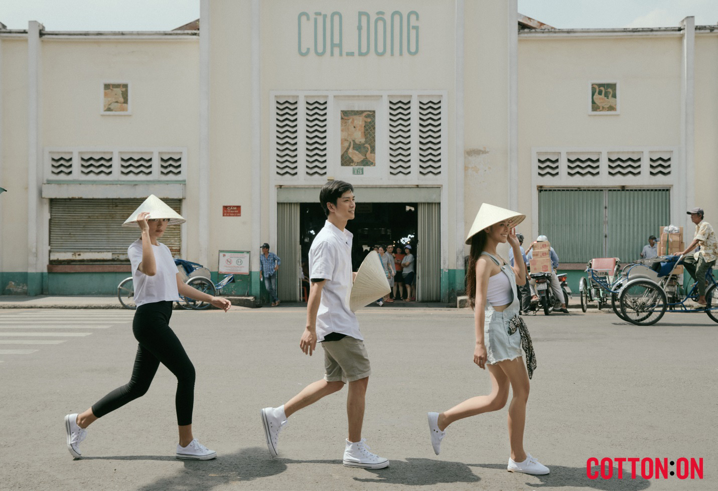 Có một Sài Gòn của COTTON:ON dung dị và thân thương đến thế qua bộ ảnh “Hello Saigon” - Ảnh 1. Có một Sài Gòn của COTTON:ON dung dị và thân thương đến thế qua bộ ảnh “Hello Saigon” - Ảnh 1.