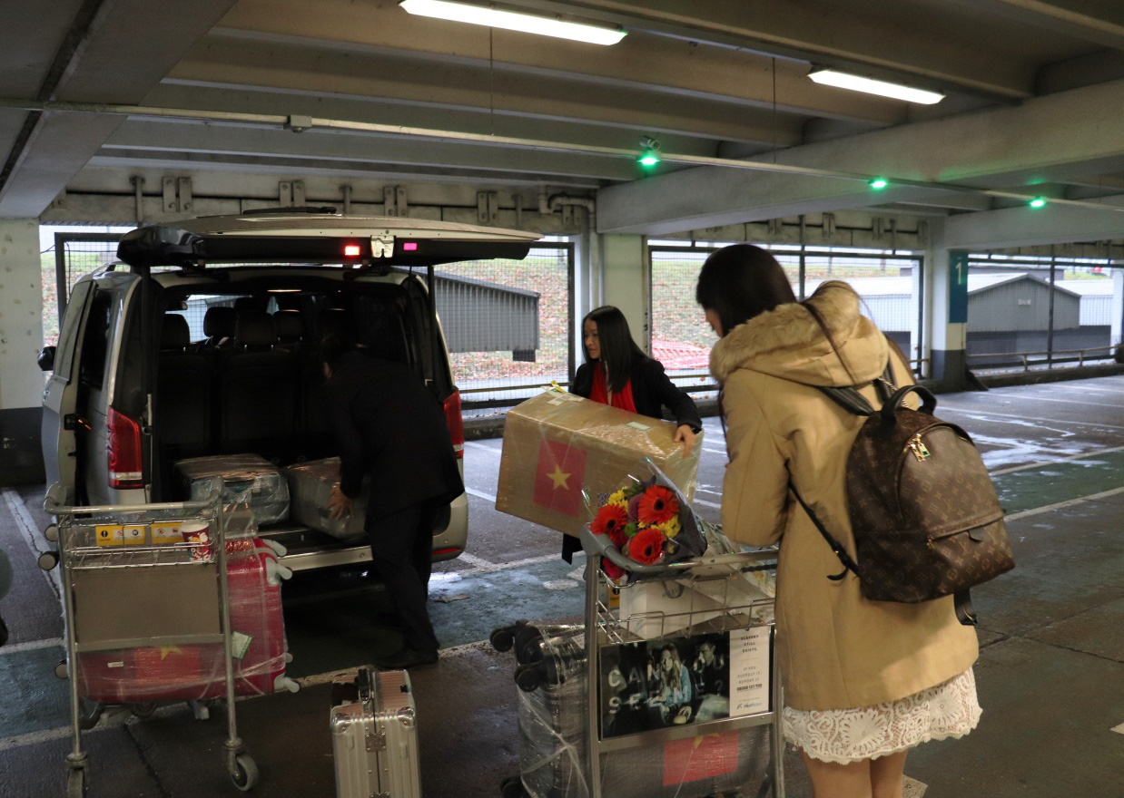 Có gì trong khối hành lý 140kg của hoa hậu Lương Thùy Linh? - Ảnh 4. Có gì trong khối hành lý 140kg của hoa hậu Lương Thùy Linh? - Ảnh 4.