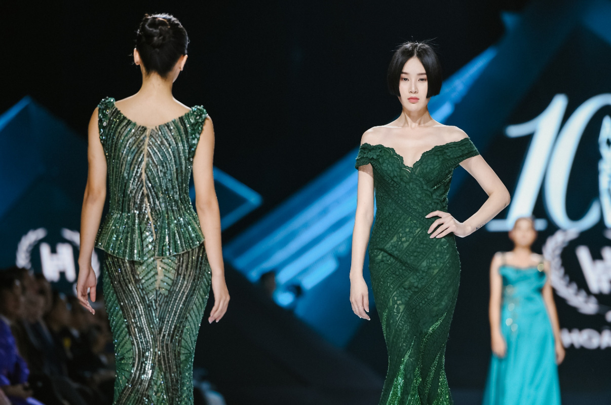 Muốn trở thành nữ hoàng của đêm tiệc cuối năm thì phải update ngay 7 gợi ý hot hit từ sàn catwalk - Ảnh 10. Muốn trở thành nữ hoàng của đêm tiệc cuối năm thì phải update ngay 7 gợi ý hot hit từ sàn catwalk - Ảnh 10.