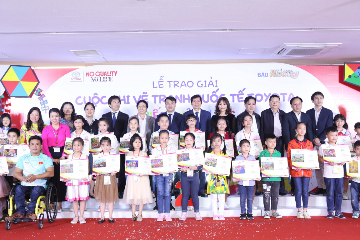 Trẻ em thỏa sức đam mê tại cuộc thi vẽ tranh quốc tế “Chiếc ô tô mơ ước” - Ảnh 2. Trẻ em thỏa sức đam mê tại cuộc thi vẽ tranh quốc tế “Chiếc ô tô mơ ước” - Ảnh 2.