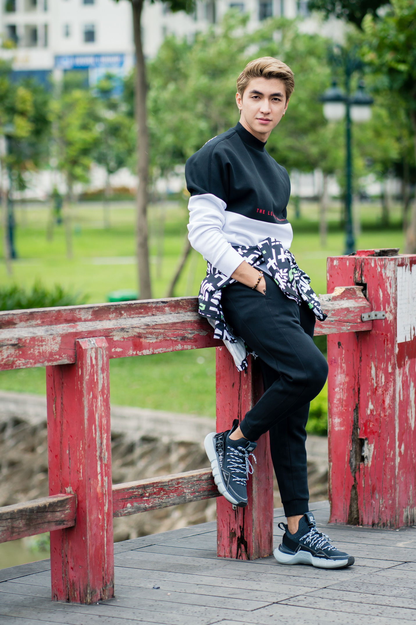 Khám phá hơi thở đương đại, phóng khoáng trong BST thời trang thu đông Li-ning 2019 - Ảnh 4. Khám phá hơi thở đương đại, phóng khoáng trong BST thời trang thu đông Li-ning 2019 - Ảnh 4.