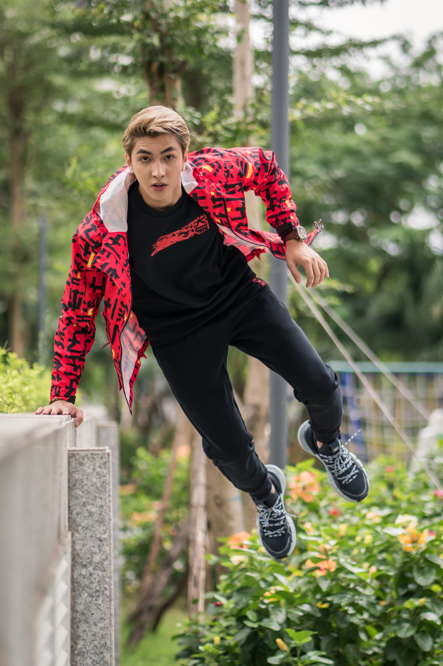 Khám phá hơi thở đương đại, phóng khoáng trong BST thời trang thu đông Li-ning 2019 - Ảnh 5. Khám phá hơi thở đương đại, phóng khoáng trong BST thời trang thu đông Li-ning 2019 - Ảnh 5.