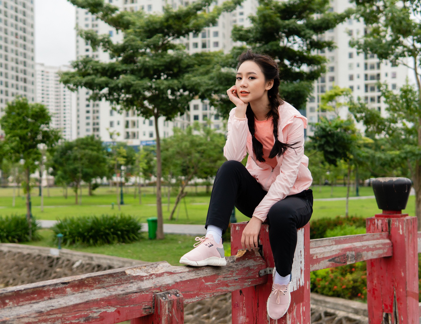 Khám phá hơi thở đương đại, phóng khoáng trong BST thời trang thu đông Li-ning 2019 - Ảnh 9. Khám phá hơi thở đương đại, phóng khoáng trong BST thời trang thu đông Li-ning 2019 - Ảnh 9.