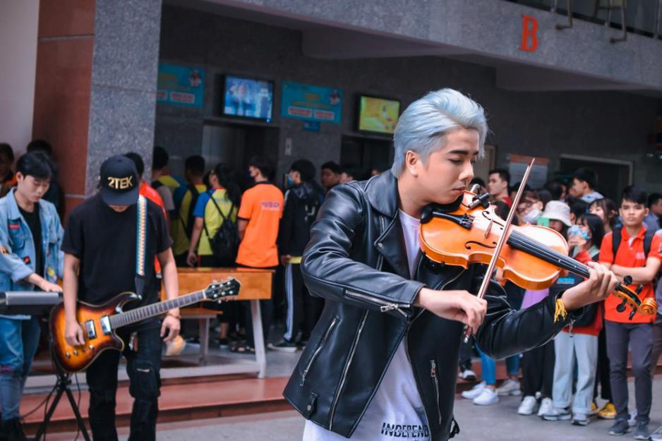 Không chỉ dàn hoa khôi sinh viên, HUTECH còn có loạt tài năng nghệ thuật cực “sáng” - Ảnh 1.