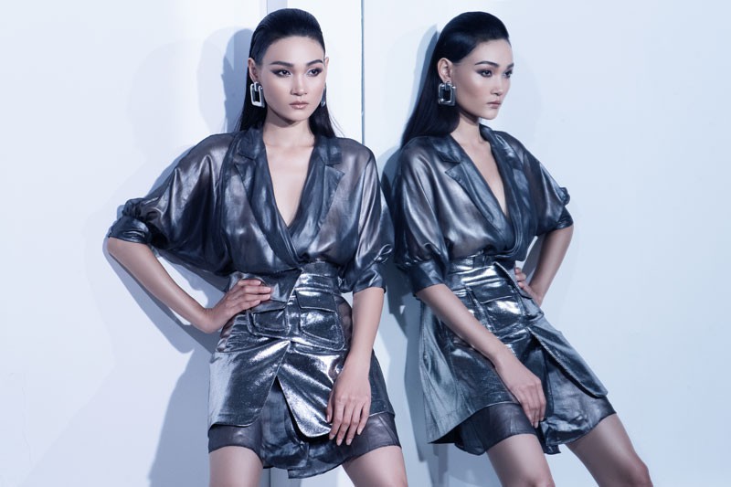 Bắt trend thời trang thế giới ngay và luôn với 4 set đồ ánh kim quyến rũ khó rời mắt! - Ảnh 2. Bắt trend thời trang thế giới ngay và luôn với 4 set đồ ánh kim quyến rũ khó rời mắt! - Ảnh 2.