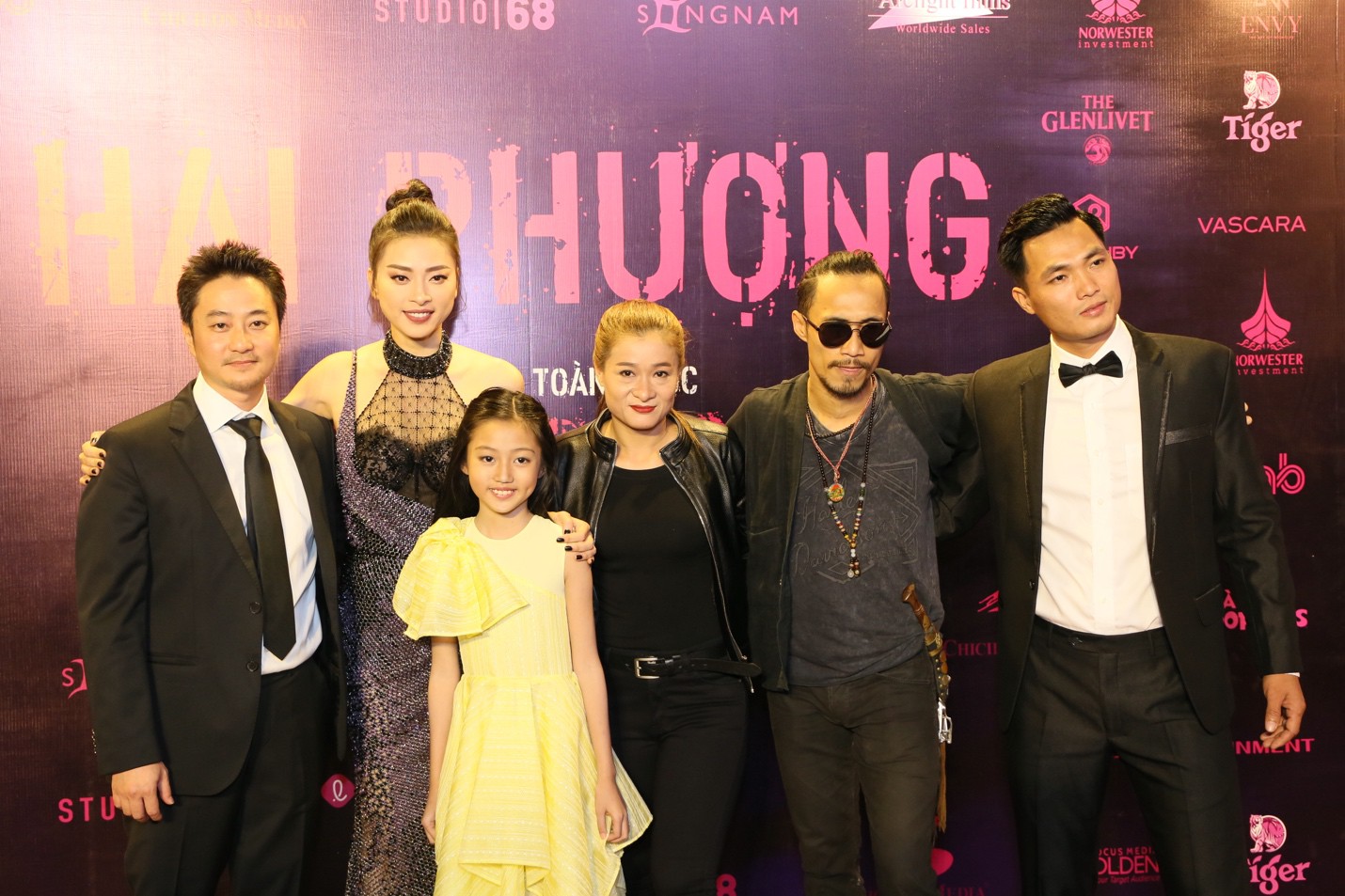 Sau buổi công chiếu, Hai Phượng được đánh giá là bom tấn phim hành động Việt 2019 - Ảnh 2. Sau buổi công chiếu, Hai Phượng được đánh giá là bom tấn phim hành động Việt 2019 - Ảnh 2.