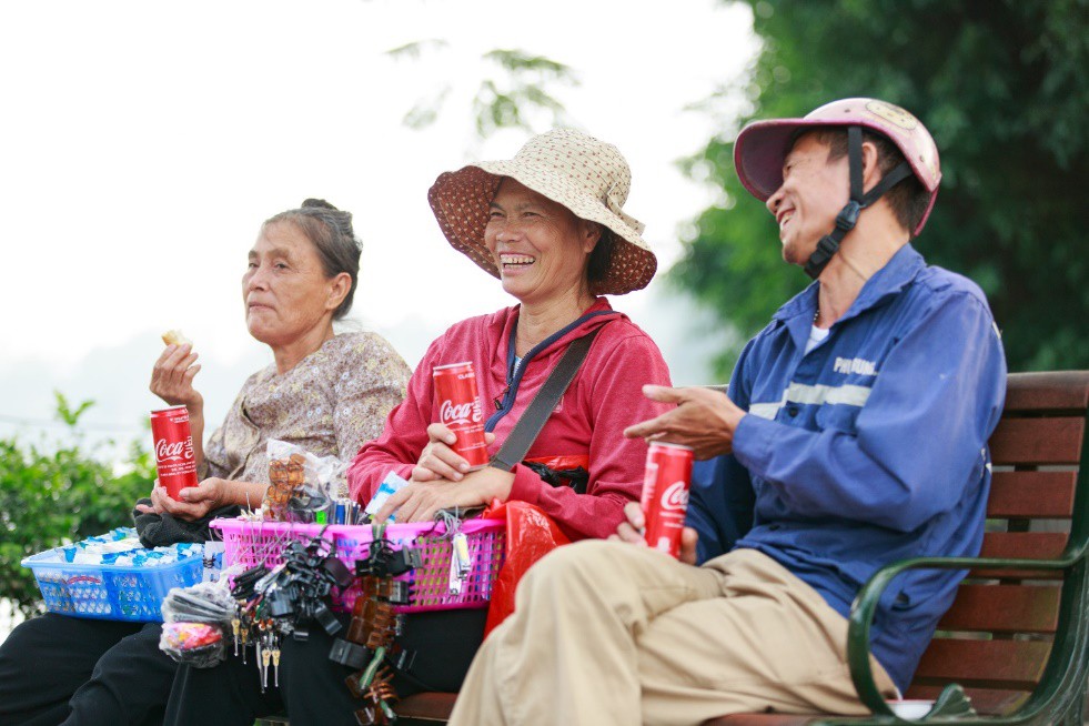 Lon nước thôi mà, sao trai gái Tây ta háo hức săn lùng quá vậy? - Ảnh 5. Lon nước thôi mà, sao trai gái Tây ta háo hức săn lùng quá vậy? - Ảnh 5.
