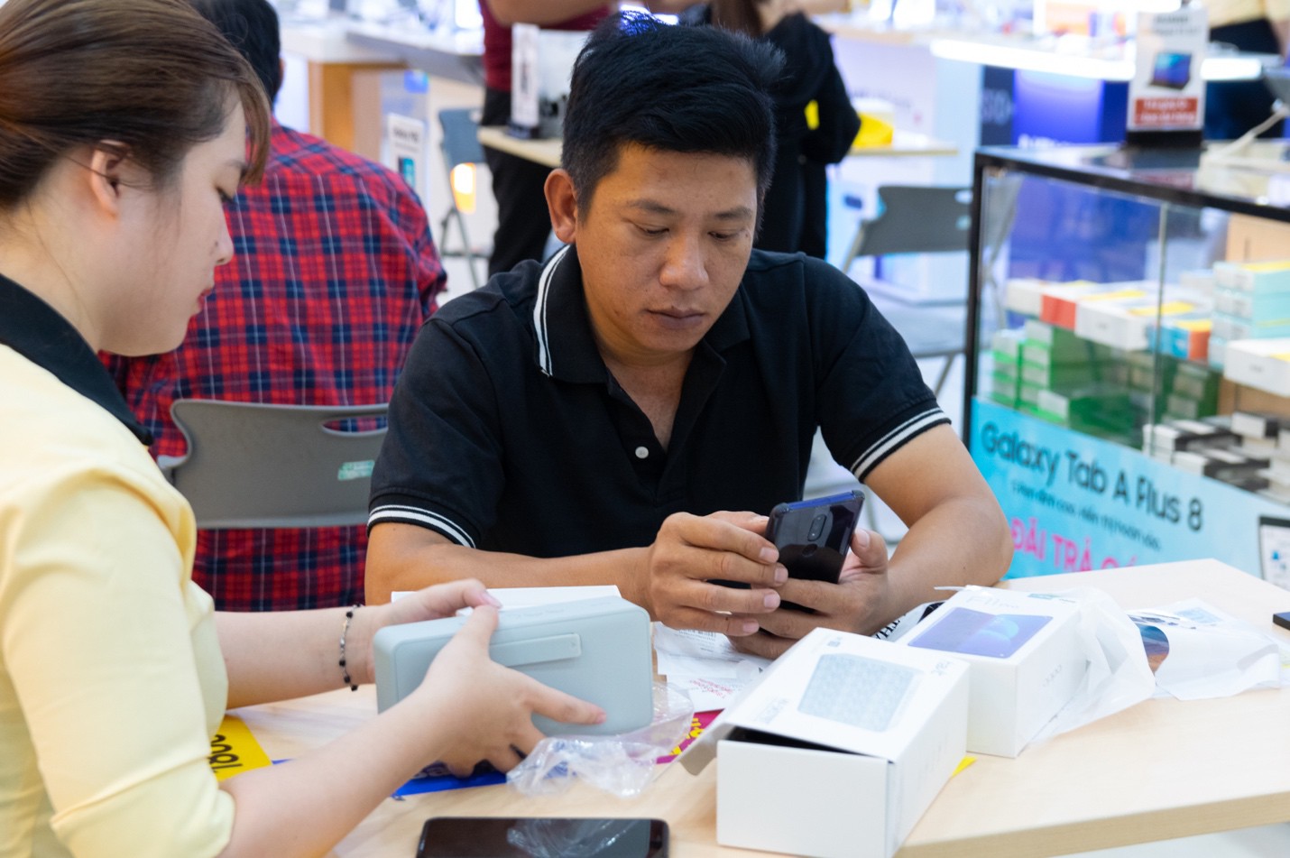 OPPO F11 Series, gần 43.000 khách hàng đặt cọc, kỷ lục của lòng tin - Ảnh 2.