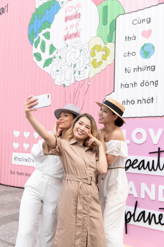 Loạt beauty blogger rủ nhau check-in tại bức tường sống ảo “biết thở” đầu tiên ở Việt Nam - Ảnh 1.