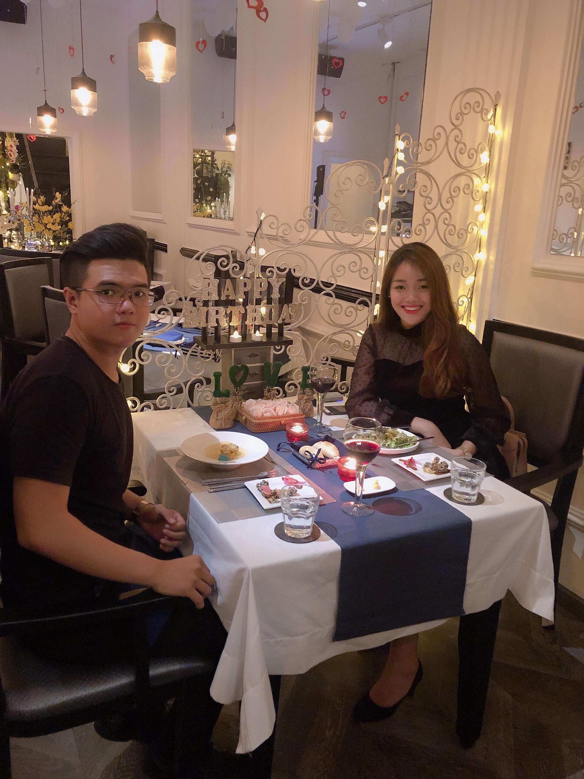 Nhà hàng mang không gian châu Âu tĩnh lặng giữa lòng Sài Gòn “hớp hồn” giới trẻ vì nhìn đâu cũng ra góc sống ảo - Ảnh 5. Nhà hàng mang không gian châu Âu tĩnh lặng giữa lòng Sài Gòn “hớp hồn” giới trẻ vì nhìn đâu cũng ra góc sống ảo - Ảnh 5.