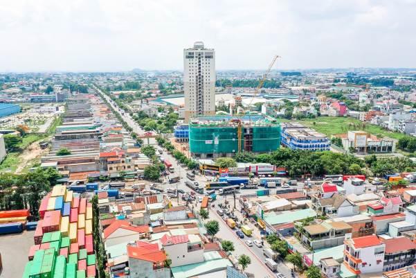 Chuẩn bị khai trương TTTM Vincom Plaza đầu tiên, BĐS khu vực xung quanh tăng giá - Ảnh 1.